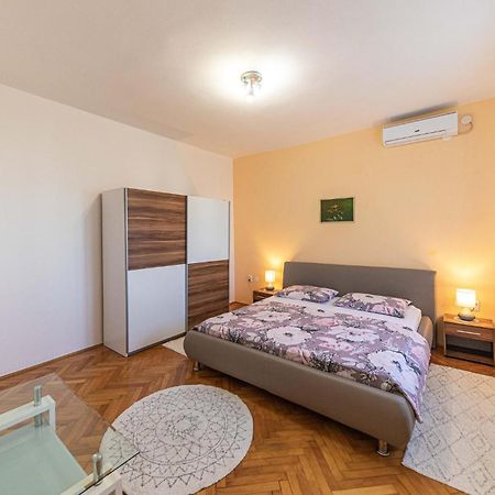 Lovely Apartment In Kastel Kambelovac With Wifi Kastela Exterior photo